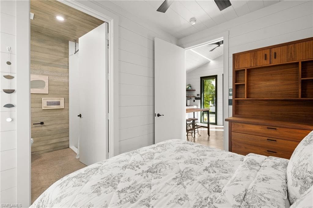 805 24th Ave NW, Naples, FL 34120-29