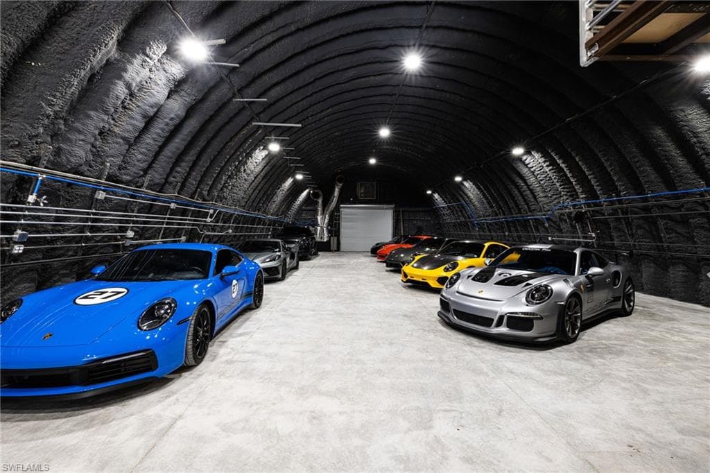 805 24th Ave NW, Naples, FL 34120-31