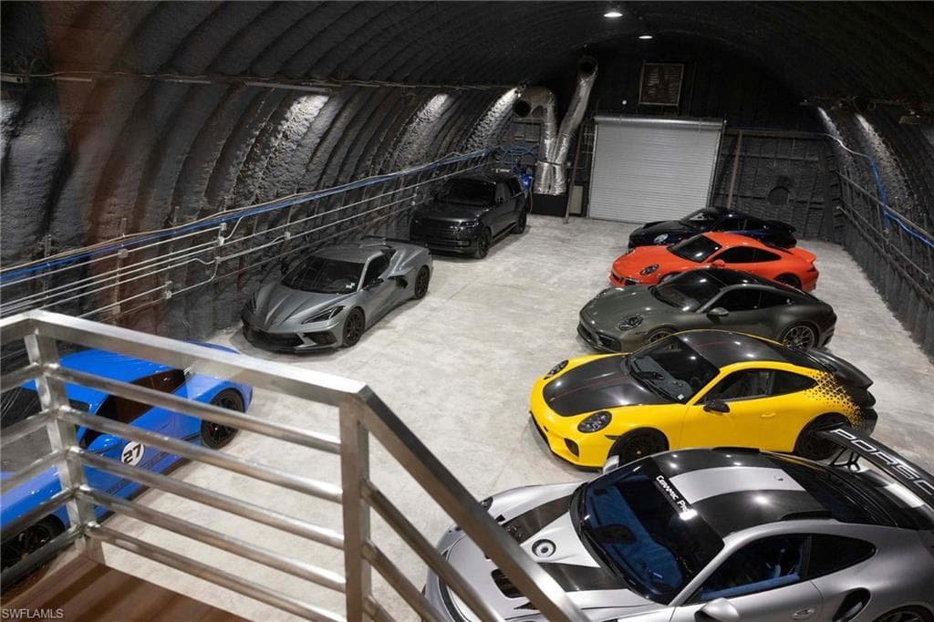 805 24th Ave NW, Naples, FL 34120-32