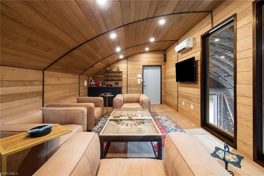 805 24th Ave NW, Naples, FL 34120-34