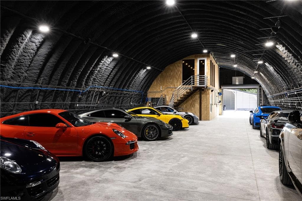 805 24th Ave NW, Naples, FL 34120-35