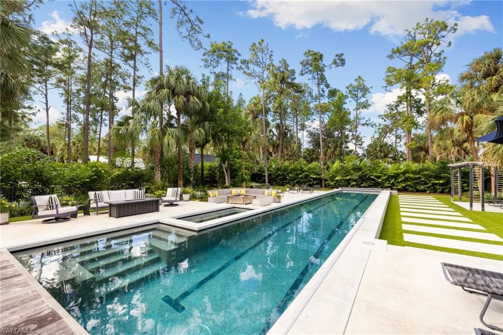 805 24th Ave NW, Naples, FL 34120-2