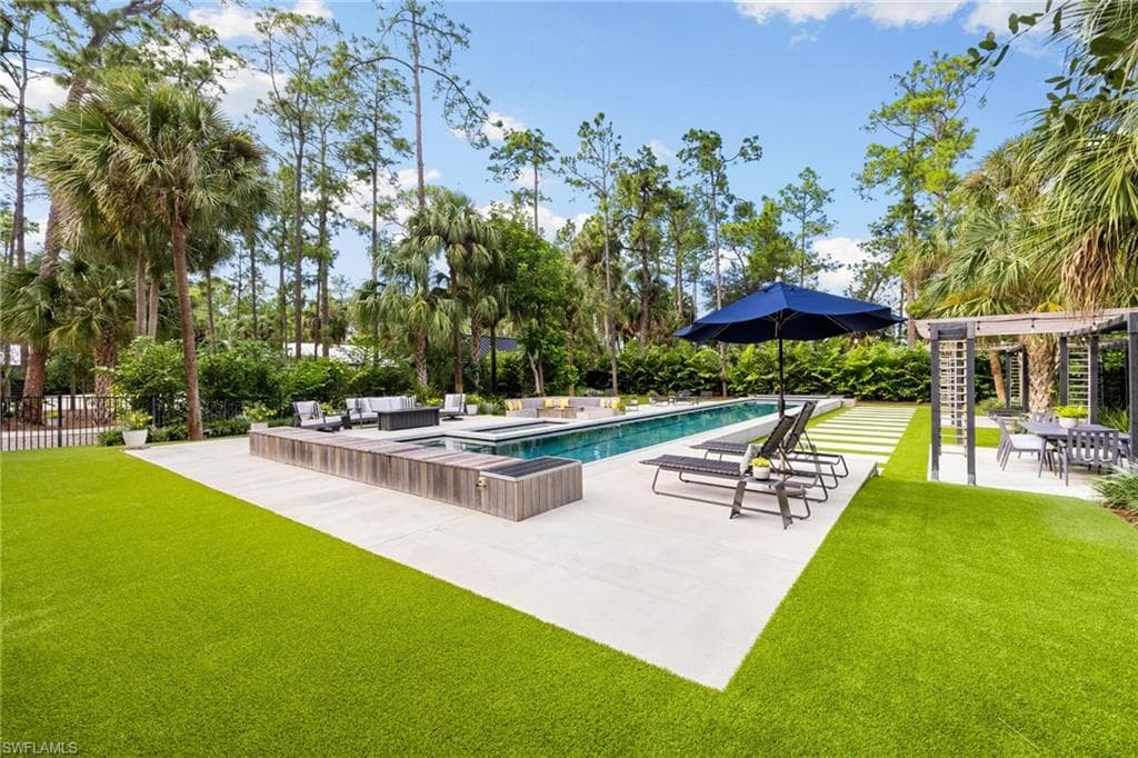 805 24th Ave NW, Naples, FL 34120-39