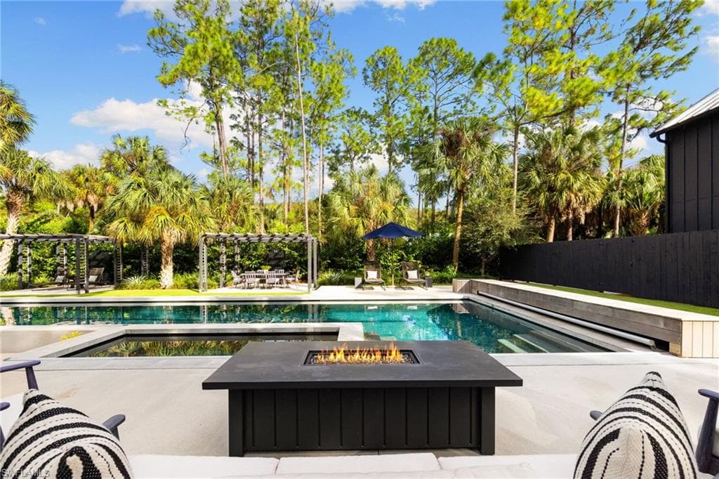 805 24th Ave NW, Naples, FL 34120-40