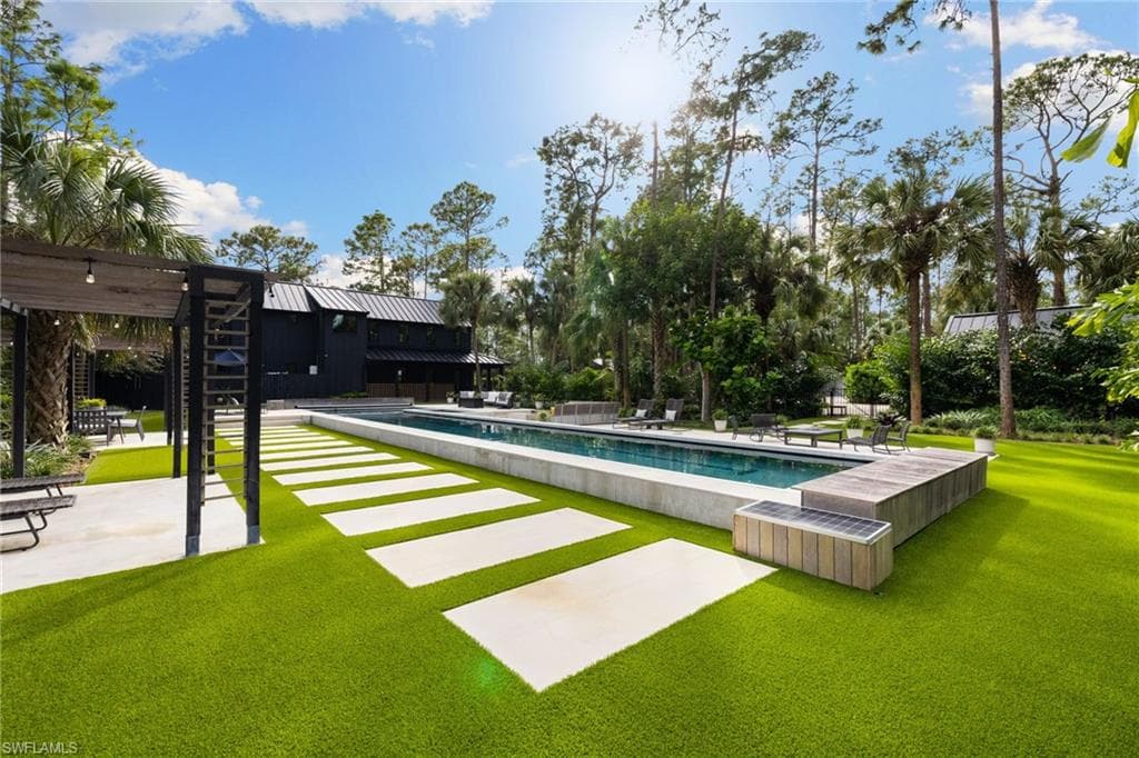 805 24th Ave NW, Naples, FL 34120-41