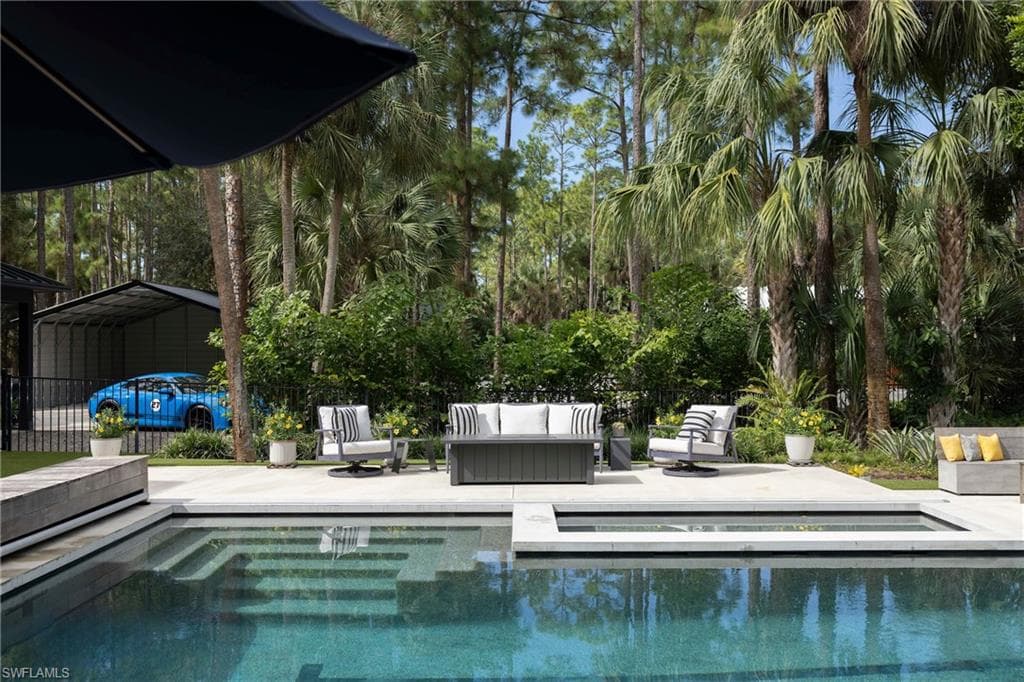 805 24th Ave NW, Naples, FL 34120-3