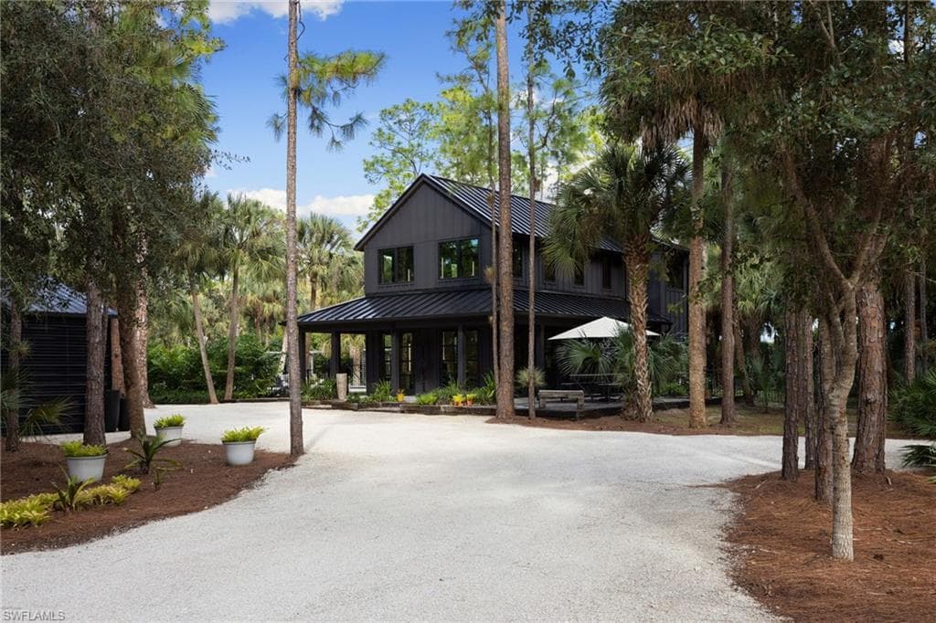 805 24th Ave NW, Naples, FL 34120-4