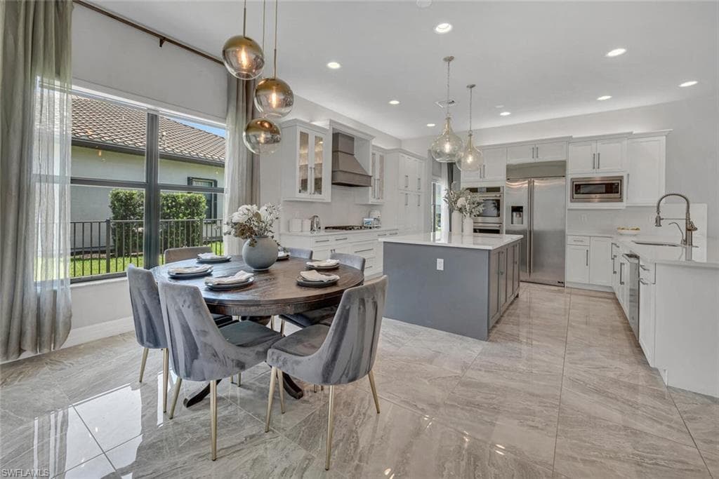 4541 Azalea Dr, Naples, FL 34119-7