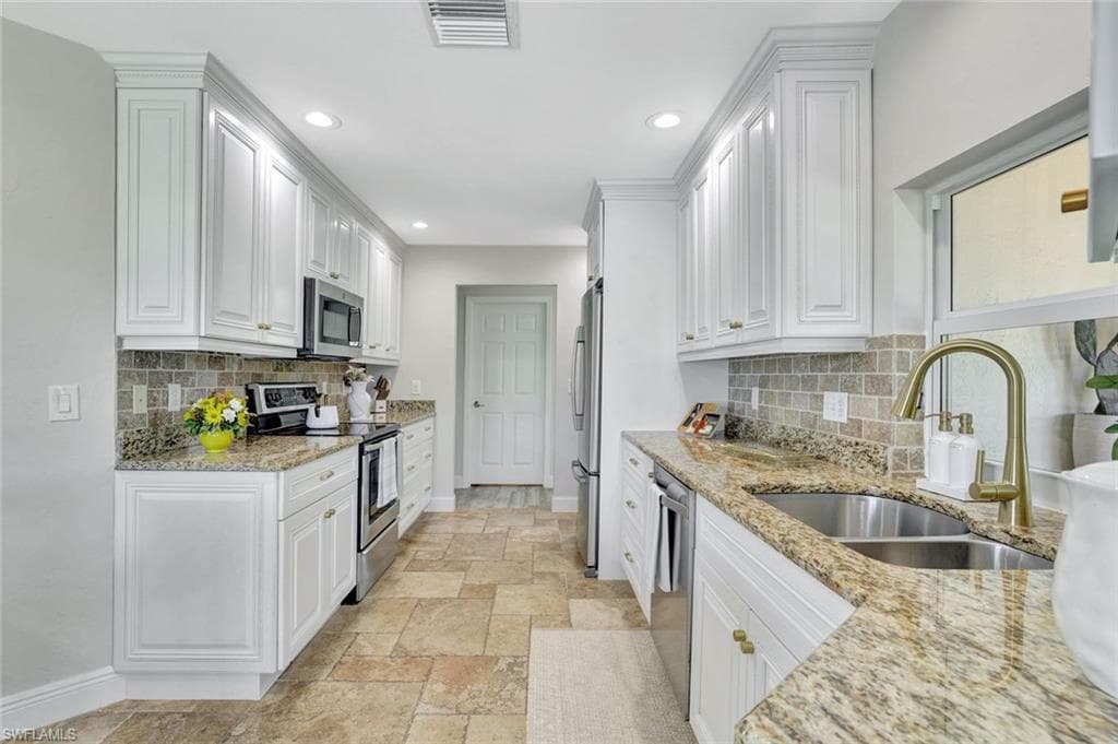 1350 Waikiki Ct, Marco Island, FL 34145-8