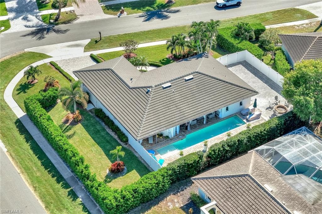 1350 Waikiki Ct, Marco Island, FL 34145-32