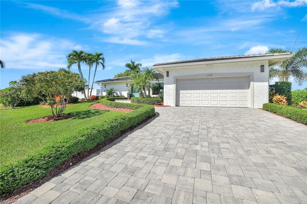 1350 Waikiki Ct, Marco Island, FL 34145-3