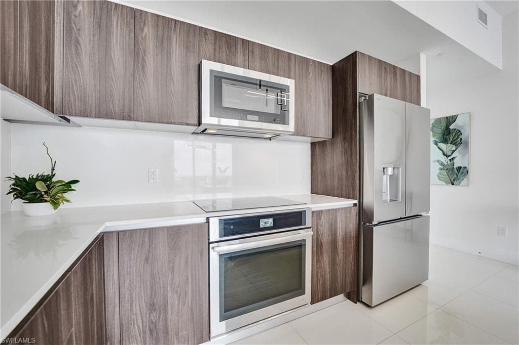 2960 207 St 1205, Aventura, FL 33180-21