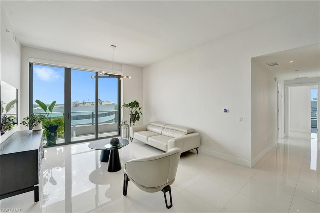 2960 207 St 1205, Aventura, FL 33180-24