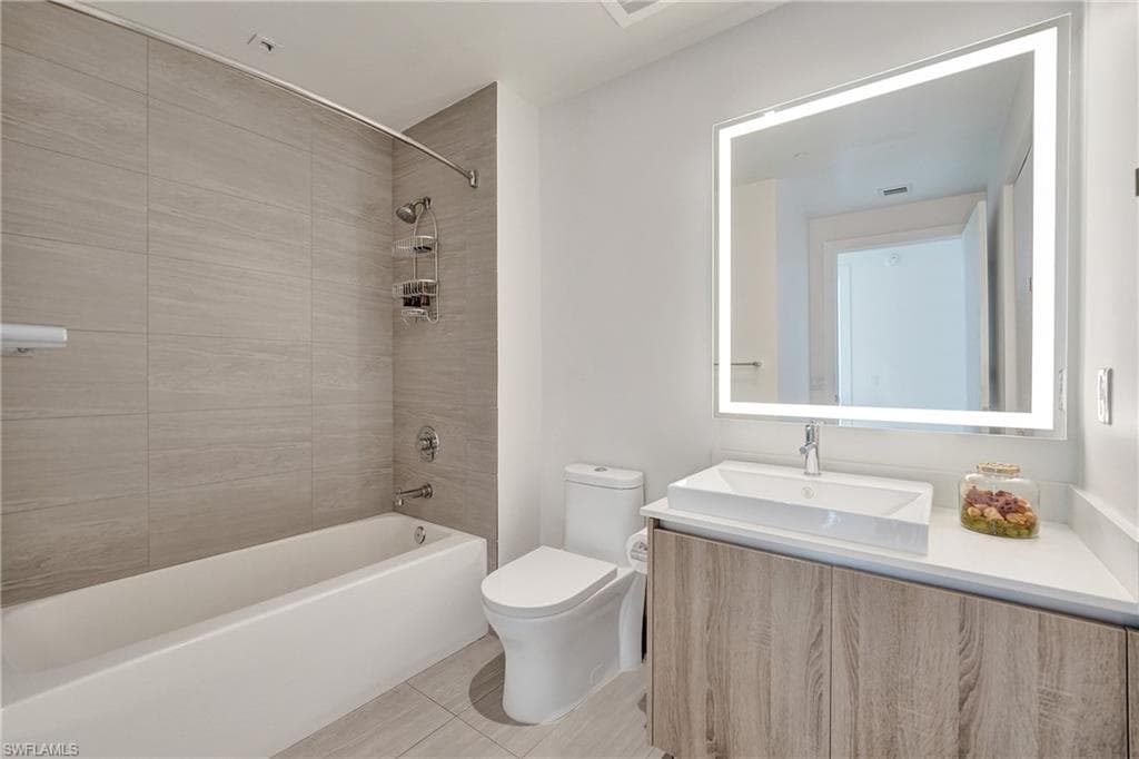 2960 207 St 1205, Aventura, FL 33180-39