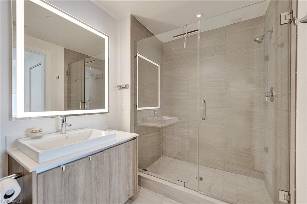 2960 207 St 1205, Aventura, FL 33180-45