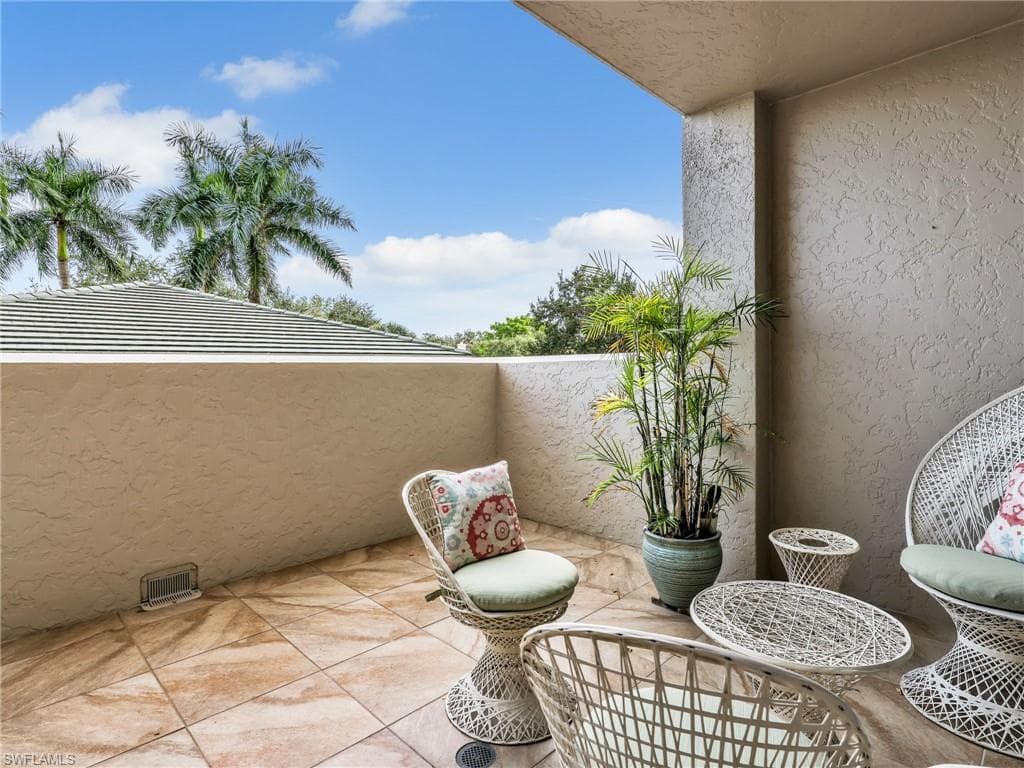 1001 Arbor Lake Dr 105, Naples, FL 34110-23