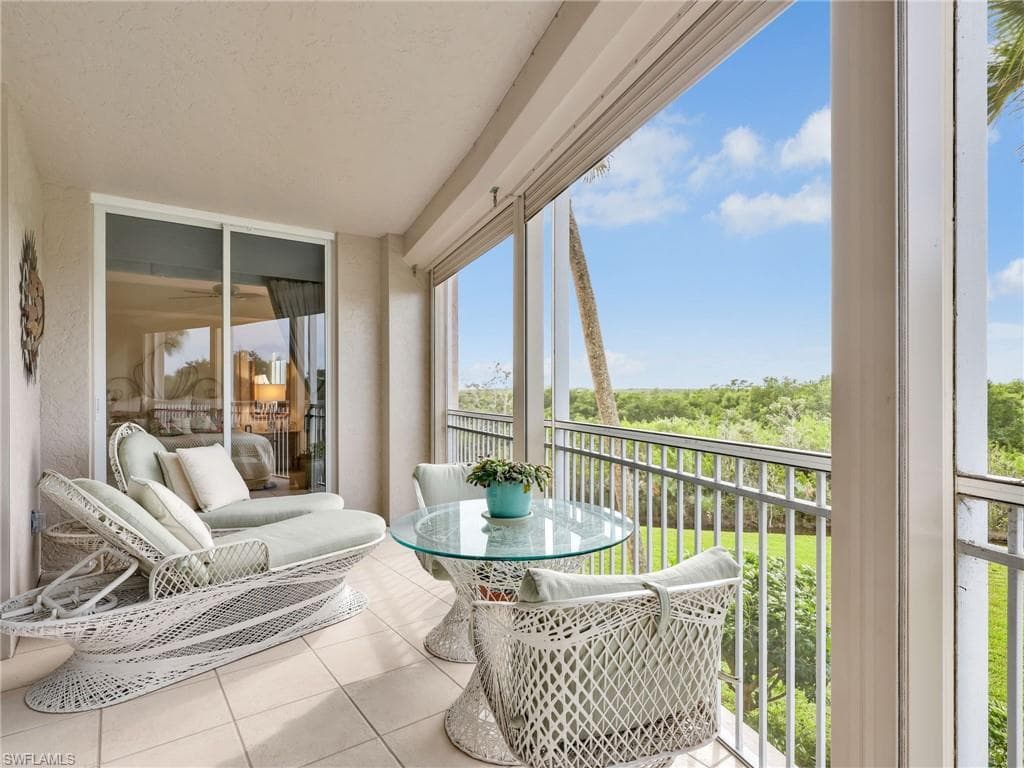 1001 Arbor Lake Dr 105, Naples, FL 34110-3