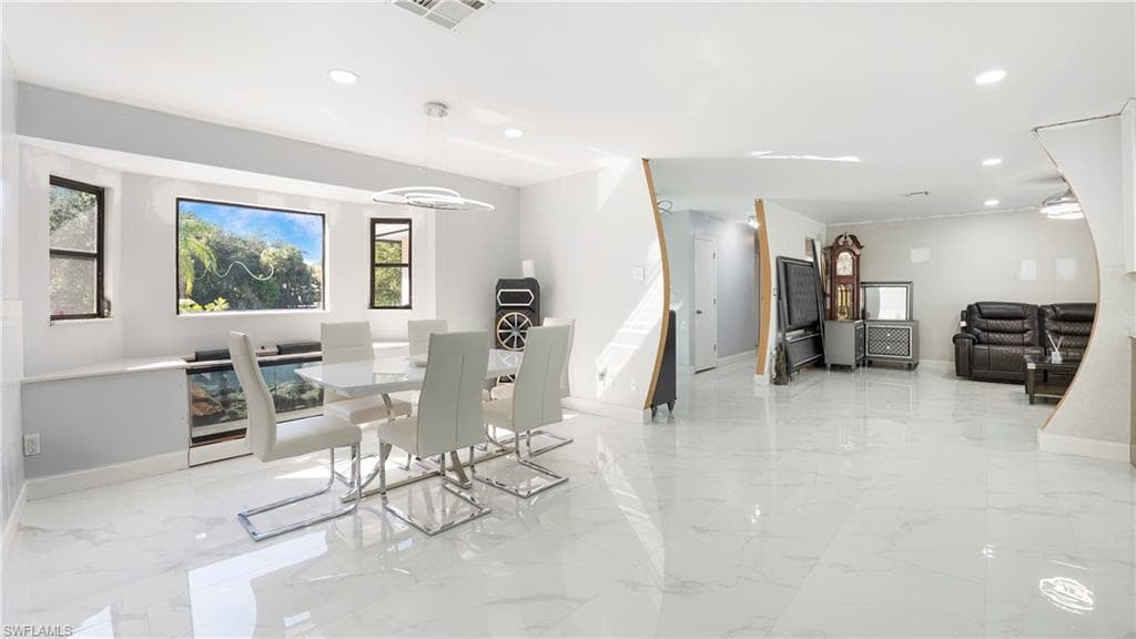 410 11th St NW, Naples, FL 34120-8