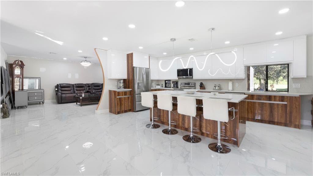 410 11th St NW, Naples, FL 34120-24