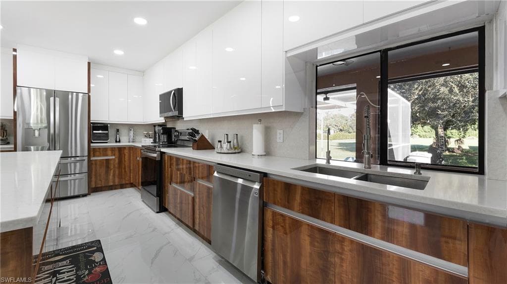 410 11th St NW, Naples, FL 34120-25