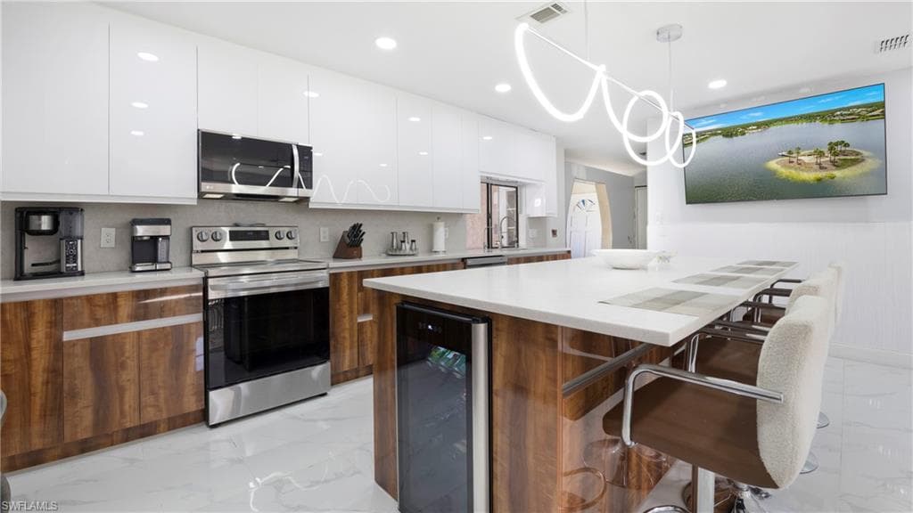 410 11th St NW, Naples, FL 34120-27