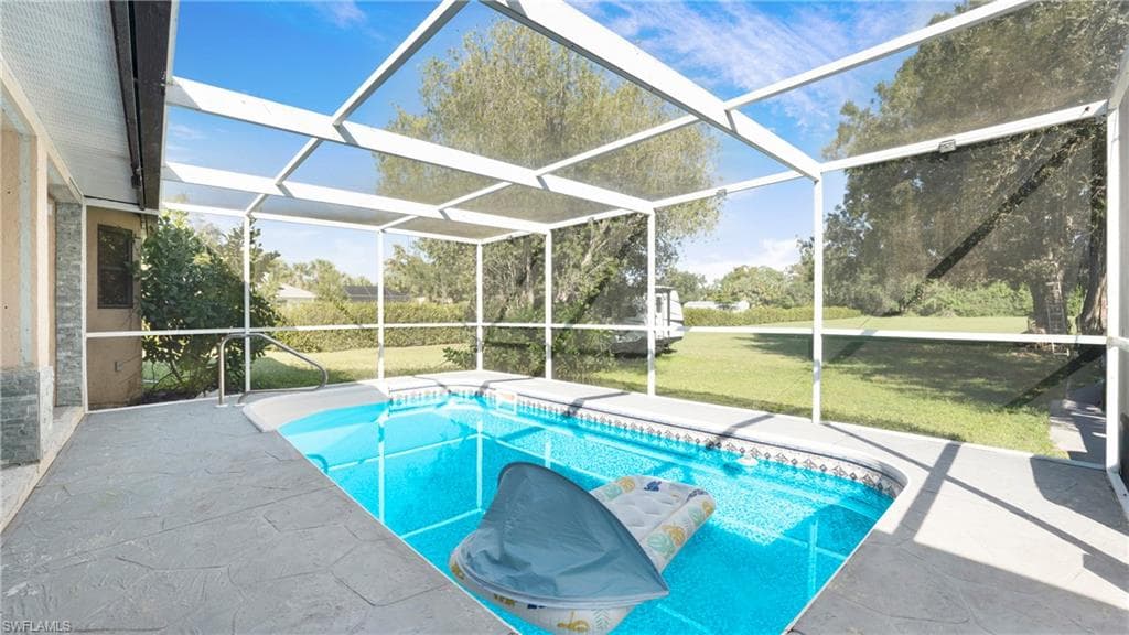 410 11th St NW, Naples, FL 34120-29