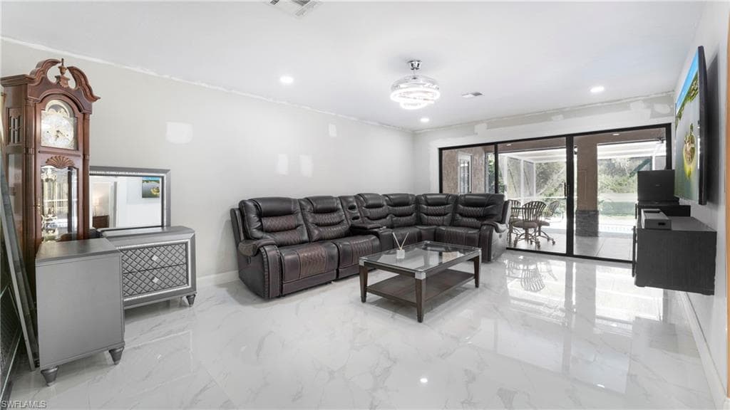 410 11th St NW, Naples, FL 34120-5