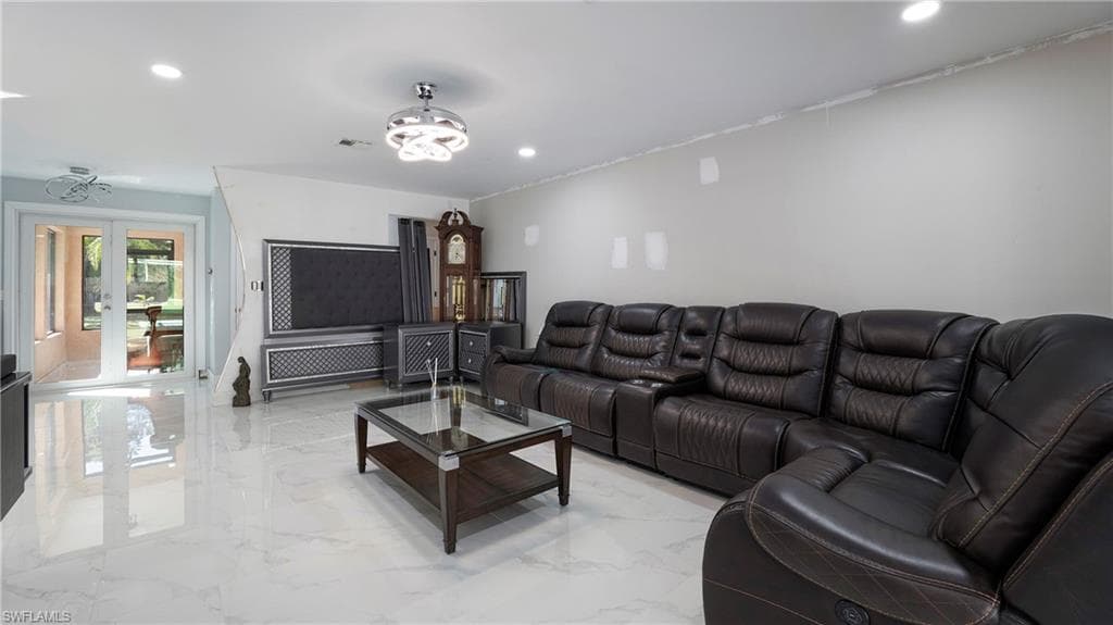 410 11th St NW, Naples, FL 34120-7