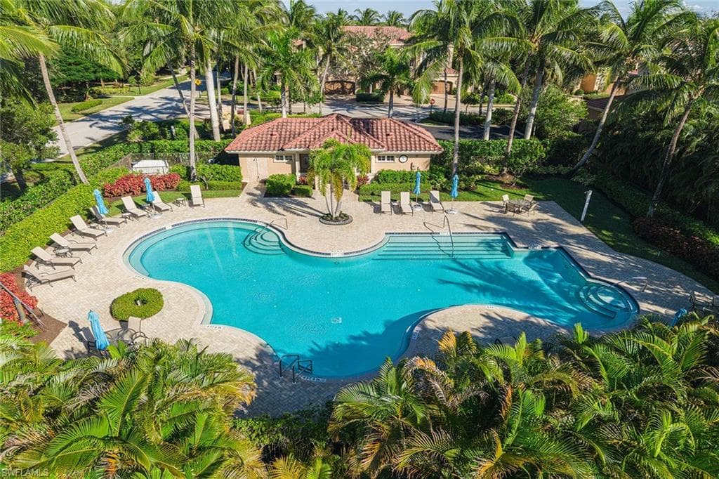 9284 Menaggio Ct 202, Naples, FL 34114-39