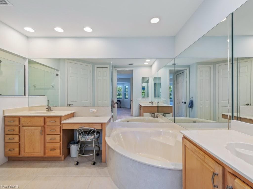 6049 Ashford Ln 201, Naples, FL 34110-13