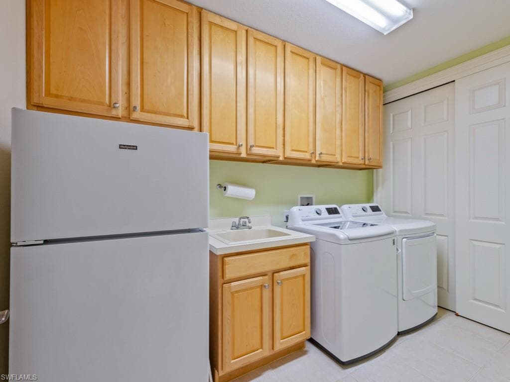 6049 Ashford Ln 201, Naples, FL 34110-17