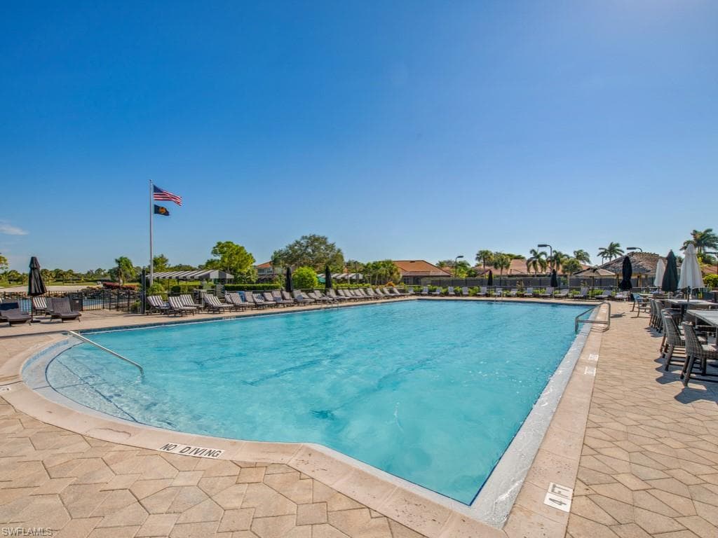 6049 Ashford Ln 201, Naples, FL 34110-24