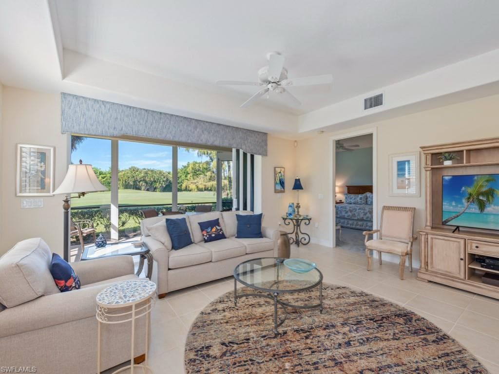 6049 Ashford Ln 201, Naples, FL 34110-5