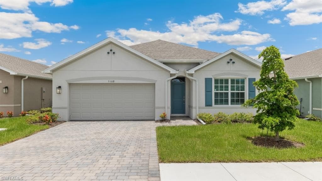 709 29th Ter, Cape Coral, FL 33914-1