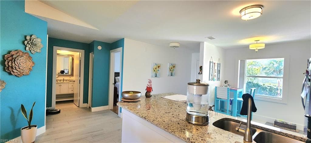 1330 Derbyshire Ct E203, Naples, FL 34116-4