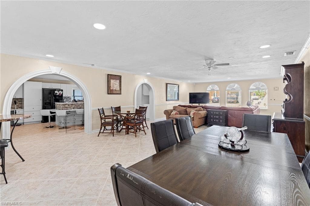 3042 Mango St, Fort Myers, FL 33916-9