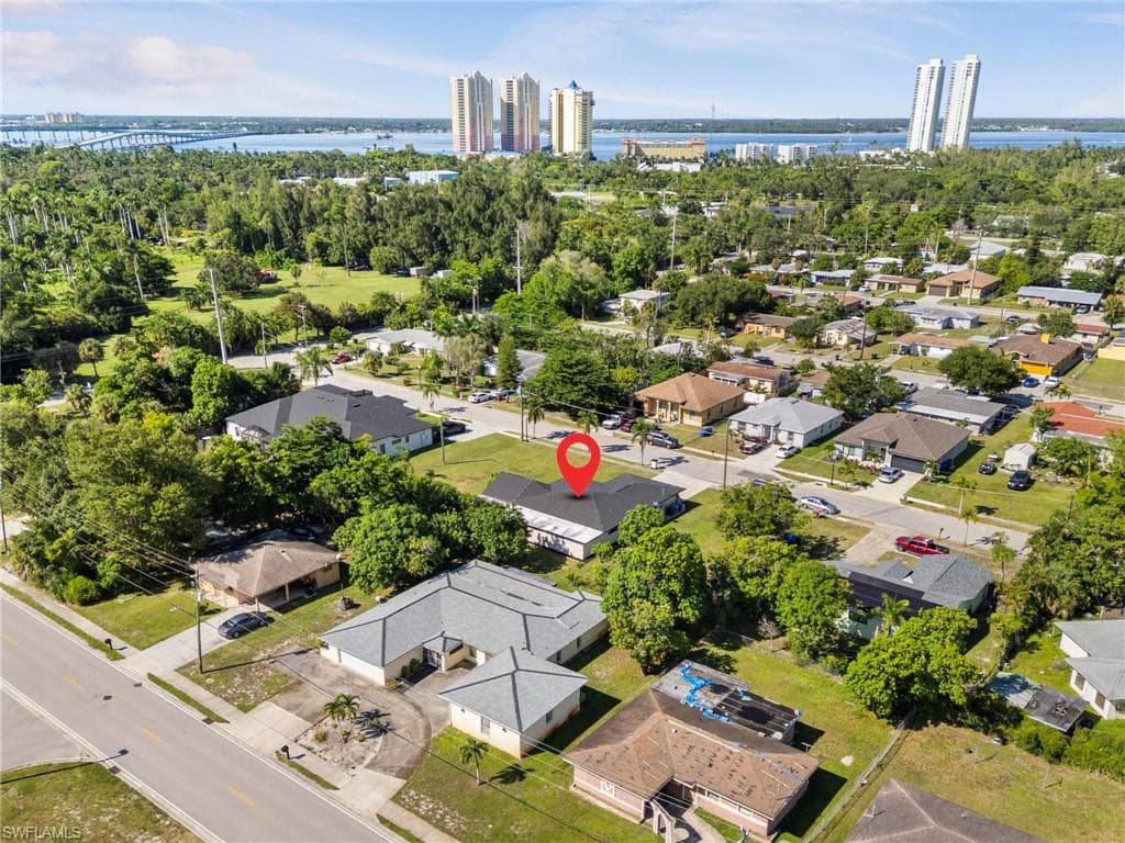 3042 Mango St, Fort Myers, FL 33916-4