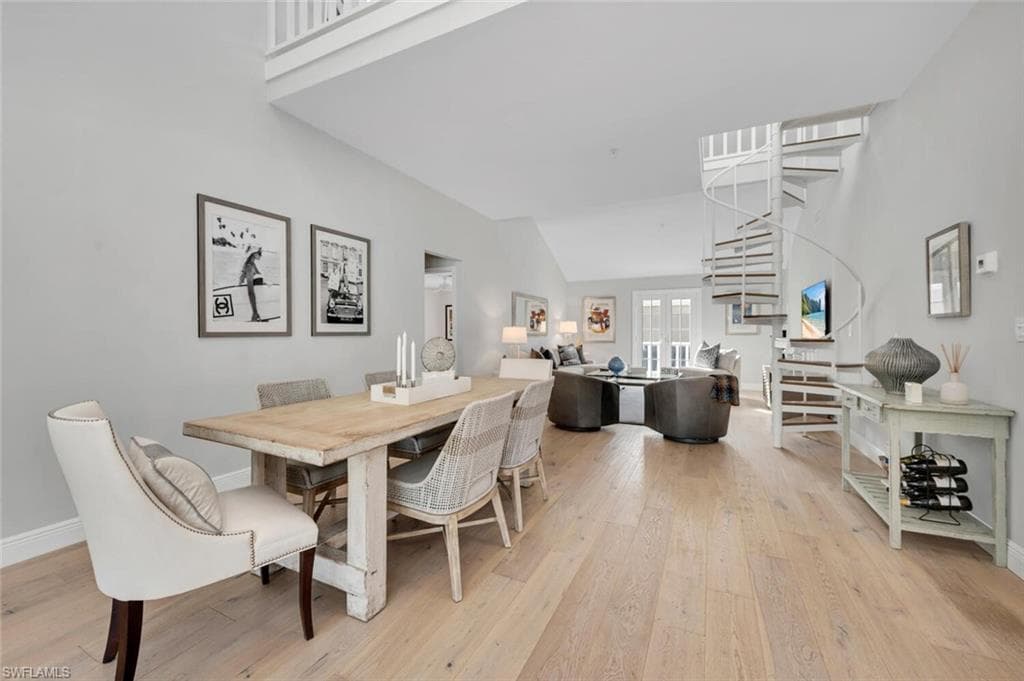 314 7th Ave S 8, Naples, FL 34102-8