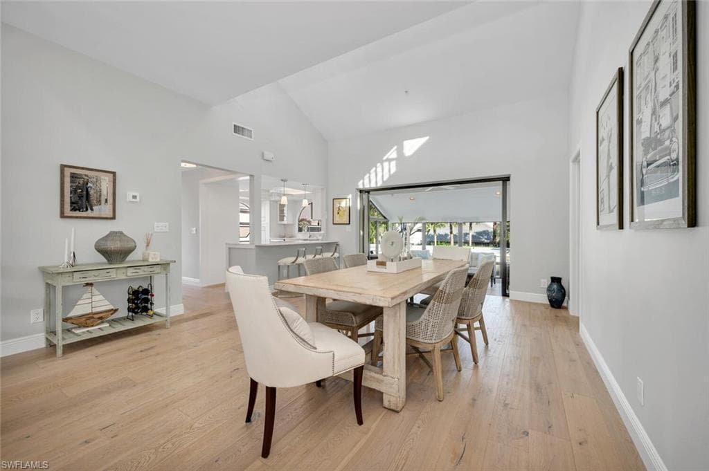 314 7th Ave S 8, Naples, FL 34102-3