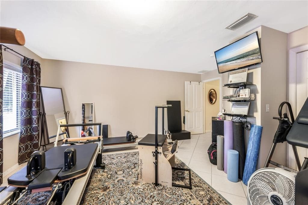 761 Pine Vale Dr, Naples, FL 34104-19