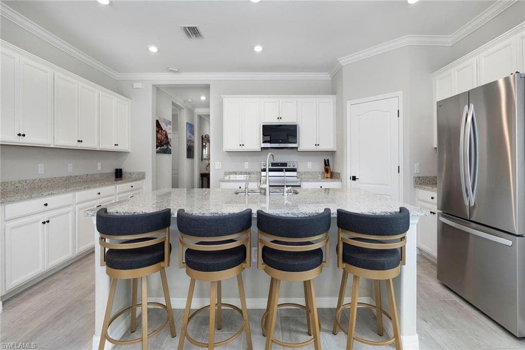 1597 Vizcaya Ln, Naples, FL 34113-8