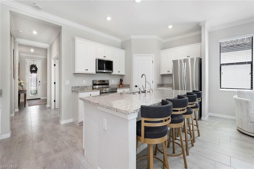 1597 Vizcaya Ln, Naples, FL 34113-9