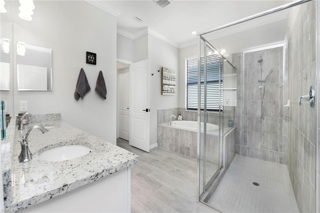 1597 Vizcaya Ln, Naples, FL 34113-18