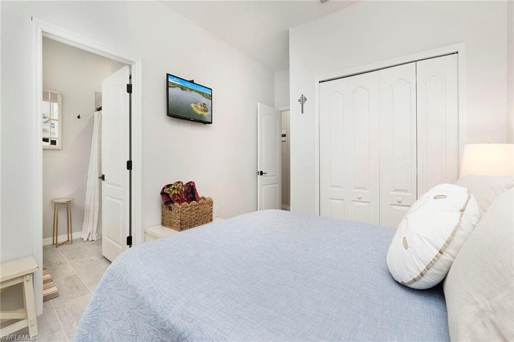 1597 Vizcaya Ln, Naples, FL 34113-21