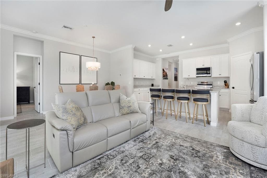 1597 Vizcaya Ln, Naples, FL 34113-6