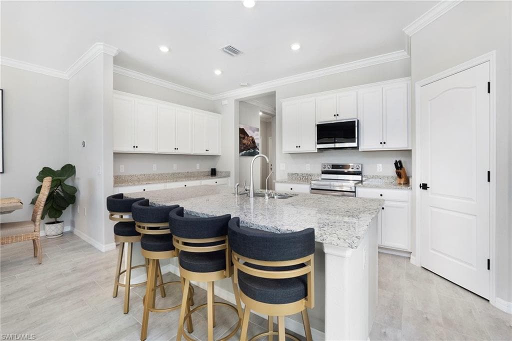 1597 Vizcaya Ln, Naples, FL 34113-7