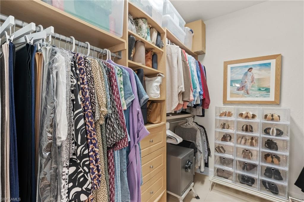 2874 Lone Pine Ln, Naples, FL 34119-22