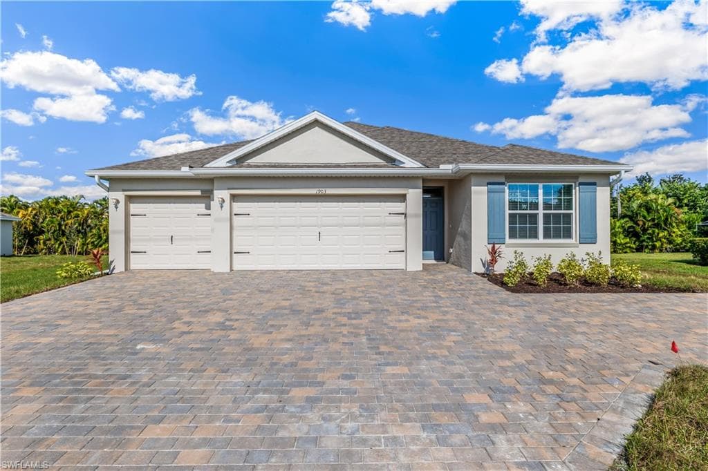 813 1st Ter, Cape Coral, FL 33993-1