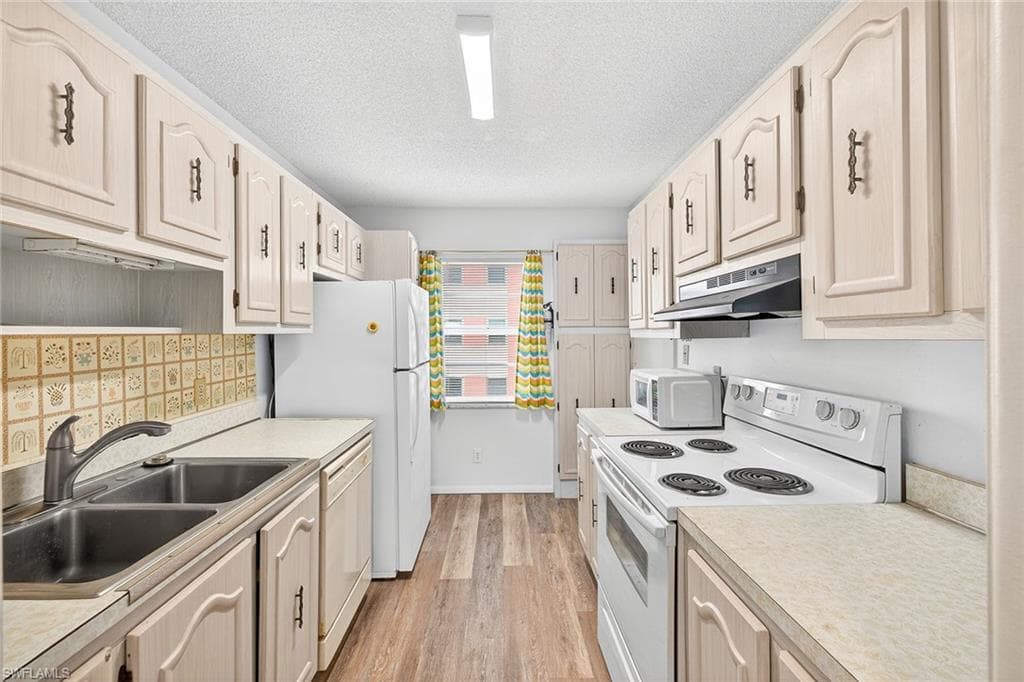 200 Pebble Beach Blvd D406, Naples, FL 34113-8