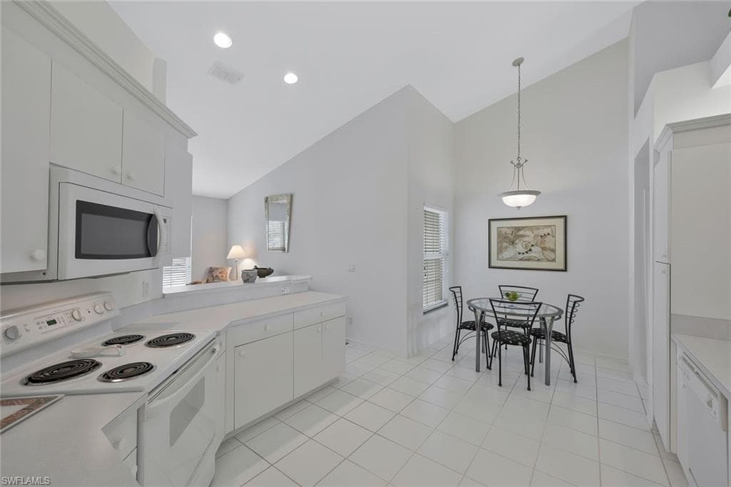 5963 Sand Wedge Ln 207, Naples, FL 34110-8